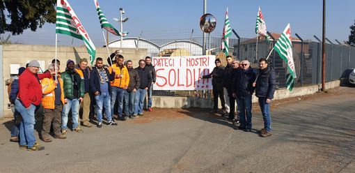 Pianezza, una mattinata di assemblea e presidio davanti alla sede di OneNet