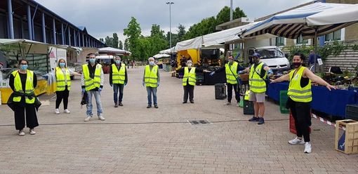 Nichelino, i volontari del mercato di piazza Moro e la solidarietà ai tempi del coronavirus Nichelino, i volontari del mercato di piazza Moro e la solidarietà ai tempi del coronavirus