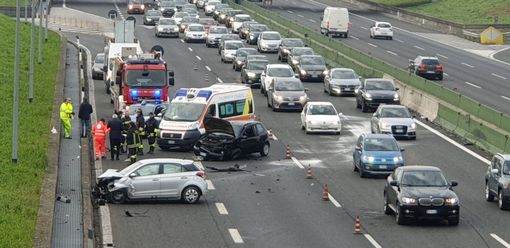 Incidente sulla tangenziale, all'altezza dell'uscita di Venaria: due feriti e traffico in tilt