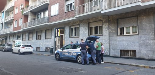 Dramma in corso Racconigi: una donna di 33 anni uccide la madre con una coltellata e poi si getta dal balcone [FOTO E VIDEO]