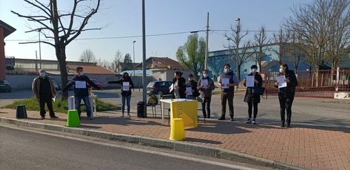 protesta genitori elementare Cesare Battisti