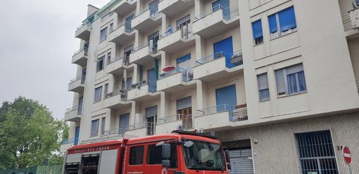 Mamma e figlia giù dal balcone: la bimba in condizioni disperate