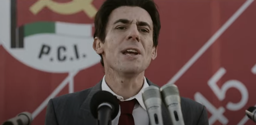 Elio Germano veste i panni di Berlinguer Elio Germano veste i panni di Berlinguer