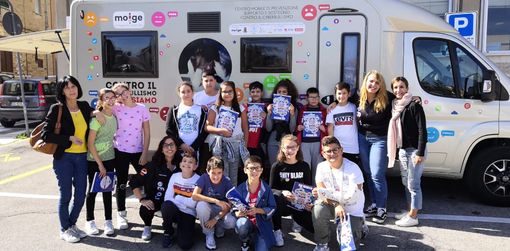 Lotta al bullismo e al cyberbullismo: il Giro d'Italia del Moige arriva a Pavone Canavese Lotta al bullismo e al cyberbullismo: il Giro d'Italia del Moige arriva a Pavone Canavese