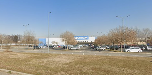 Presidio domattina di fronte al punto vendita Decathlon di Grugliasco