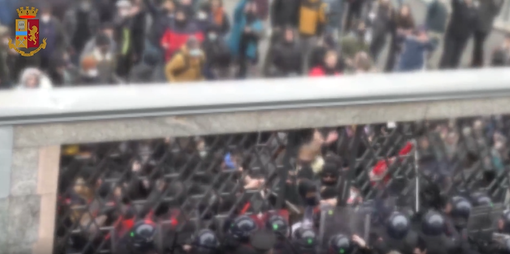 disordini di fronte all'Unione Industriale