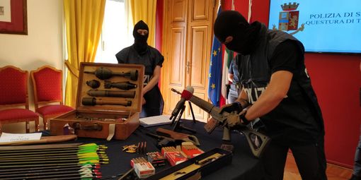 La Digos di Torino sequestra altre armi in Toscana: coinvolta anche l'Fbi [VIDEO]