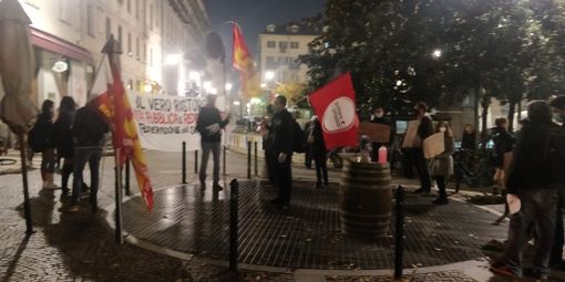 Sindacati Usb in piazza a Torino: &quot;Tamponi gratis per tutti&quot;