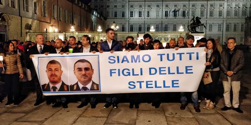 Torino ricorda i poliziotti uccisi a Trieste. Don Cristiano Massa al killer: &quot;Nessun disprezzo ma compassione&quot; (FOTO e VIDEO)