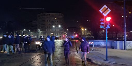 Anarchici in marcia verso l'asilo di via Alessandria: tensione in cittá (VIDEO)