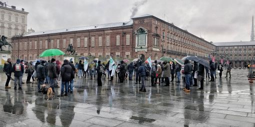 Ristoratori e baristi torinesi in piazza: &quot;Cosí non possiamo più andare avanti&quot;