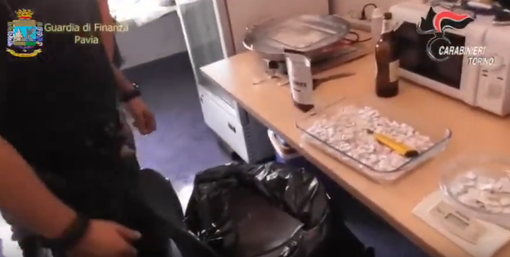 Ambulanza al servizio di una raffineria di cocaina: smantellato traffico di droga tra Lombardia e Piemonte (VIDEO)