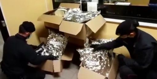 Orbassano, scaricano 30 kg di marijuana da un Tir francese: arrestati due trafficanti di droga [VIDEO]