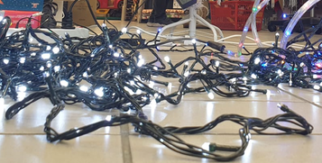 Ladro &quot;fidelizzato&quot; ruba 15 confezioni di luminarie natalizie: arrestato