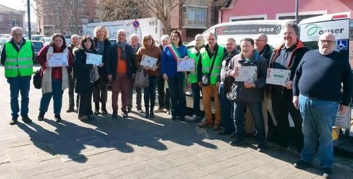 Una immagine della consegna del mezzo ai volontari di Auser Una immagine della consegna del mezzo ai volontari di Auser