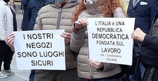cartelli protesta commercianti