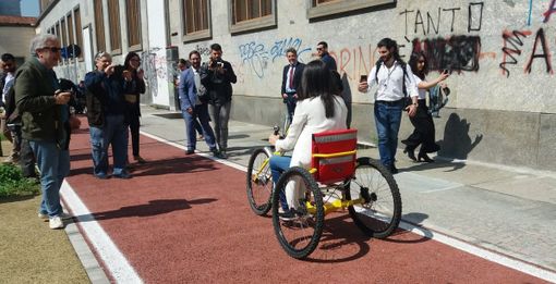 La mobilità dolce si apre alla disabilità: arriva Handbike sulle piste ciclabili di Torino [VIDEO]