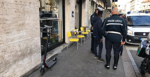 Monopattino investe un pedone in corso Giulio Cesare: erano entrambi sul marciapiede Monopattino investe un pedone in corso Giulio Cesare: erano entrambi sul marciapiede