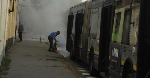 Autobus in fiamme stamattina in corso XI Febbraio a Torino
