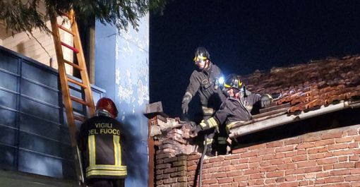 Va a fuoco l'edificio abbandonato tra corso Orbassano e strada del Portone