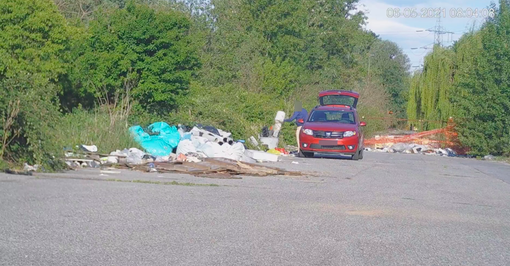 Ancora rifiuti abbandonati a Settimo Torinese, multa salata per il colpevole