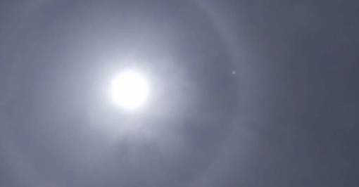 Torino, il “mistero” dell’enorme alone intorno al sole: la spiegazione scientifica