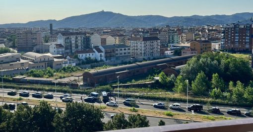 Controlli della polizia e dei carabinieri a Barriera di Milano