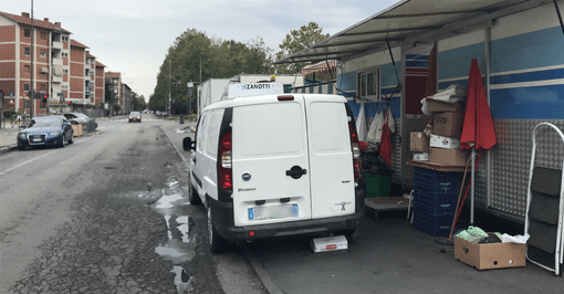 Fast &amp; Furious in corso Cincinnato, pericolo al mercato: “Prima o poi si farà male qualcuno” [VIDEO]