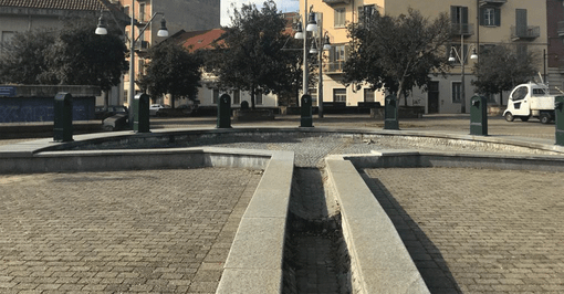 La grande fontana di via Stradella è sempre spenta: il paradosso davanti alla Circoscrizione 5 La grande fontana di via Stradella è sempre spenta: il paradosso davanti alla Circoscrizione 5