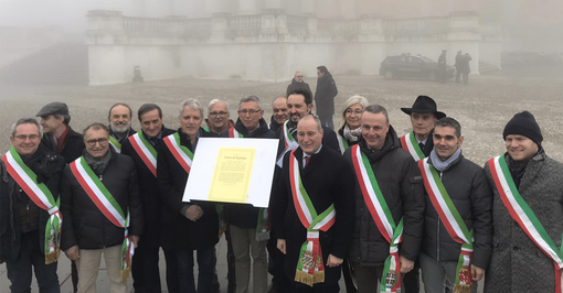 I sindaci della Città Metropolitana firmano il Patto di Superga: “Non siamo il dormitorio di Torino” [VIDEO]