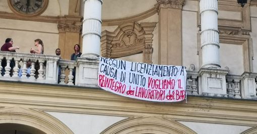 Bar del Campus, striscione e presidio al Rettorato: &quot;Nessun licenziamento a causa di Unito, vogliamo il reintegro degli attuali lavoratori&quot;