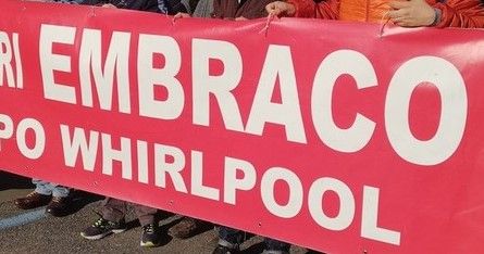 Ex Embraco, Whirlpool rassicura lavoratori: "Rispetto e preoccupazione, pronti ad aiutarli" Ex Embraco, Whirlpool rassicura lavoratori: "Rispetto e preoccupazione, pronti ad aiutarli"