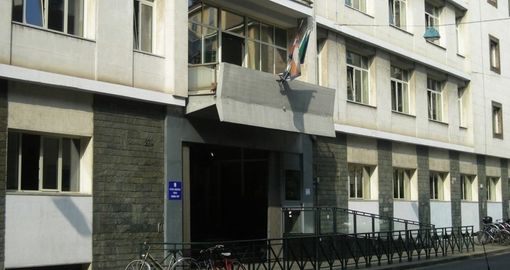 L'ingresso del liceo Berti L'ingresso del liceo Berti