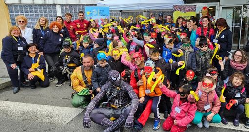 I Supereroi Acrobatici arrivano dal cielo e atterrano all'ospedale Regina Margherita I Supereroi Acrobatici arrivano dal cielo e atterrano all'ospedale Regina Margherita