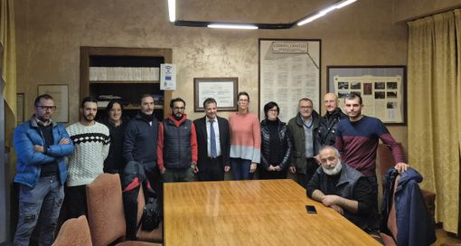 I nuovi rappresentanti con al centro il sindaco Luca Salvai e la vice Francesca Costarelli