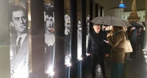 Piazza Castello sotto le luci della ribalta: venti attori per venti film danno il la a Torino Città del Cinema