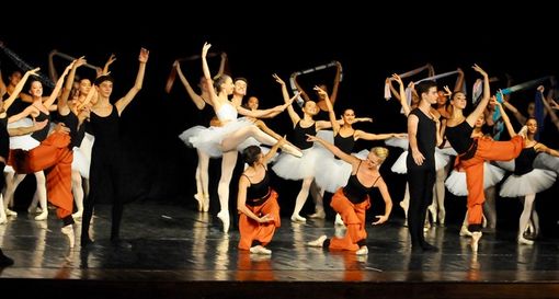 Danza, voce e tamburo, laboratorio con Maria Piscopo Danza, voce e tamburo, laboratorio con Maria Piscopo