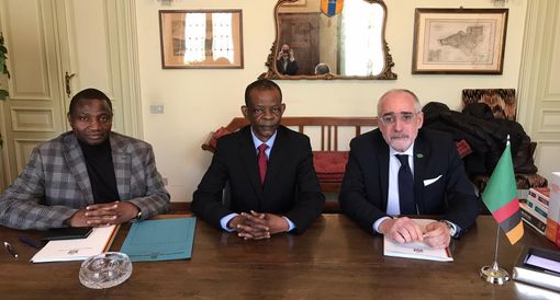 Un luogo da scoprire e il paradiso dell’imprenditoria: l’Ambasciatore dello Zambia racconta del suo amore per l’Italia e dell’importanza del Consolato a Torino Un luogo da scoprire e il paradiso dell’imprenditoria: l’Ambasciatore dello Zambia racconta del suo amore per l’Italia e dell’importanza del Consolato a Torino