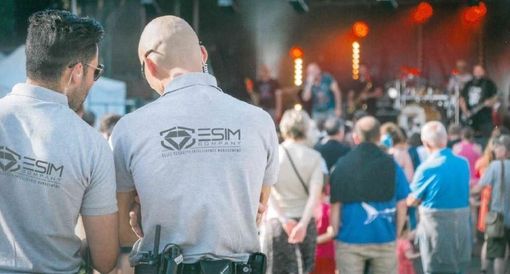 La tranquillità di piccoli o grandi eventi dipende della professionalità dell'Agenzia incaricata della sicurezza. Vietate le improvvisazioni La tranquillità di piccoli o grandi eventi dipende della professionalità dell'Agenzia incaricata della sicurezza. Vietate le improvvisazioni