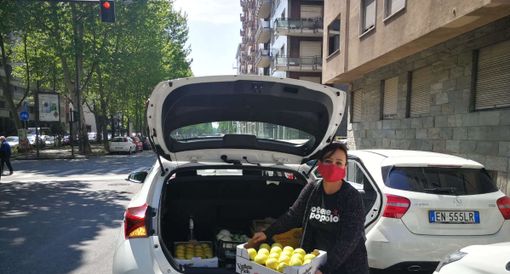 Potere al Popolo Torino, consegnati pacchi alimentari a 220 persone Potere al Popolo Torino, consegnati pacchi alimentari a 220 persone