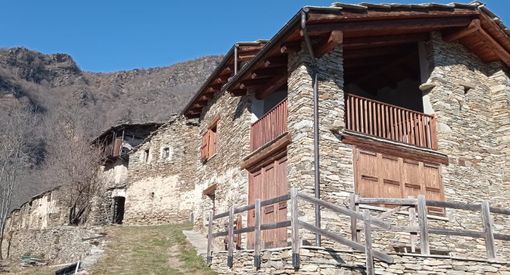Uno scorcio di borgata Sarsenà a Bobbio Pellice Uno scorcio di borgata Sarsenà a Bobbio Pellice
