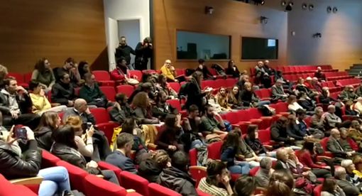 Studenti anti-Israele interrompono un convegno alla Cavallerizza: “L'Università non può normalizzare una tragedia” Studenti anti-Israele interrompono un convegno alla Cavallerizza: “L'Università non può normalizzare una tragedia”