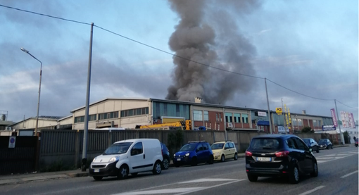 colonna di fumo per un incendio