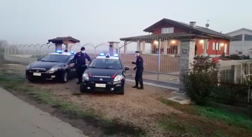 Dramma a Carignano, uomo spara e uccide moglie e un figlio prima di togliersi la vita: grave anche l’altra figlia Dramma a Carignano, uomo spara e uccide moglie e un figlio prima di togliersi la vita: grave anche l’altra figlia