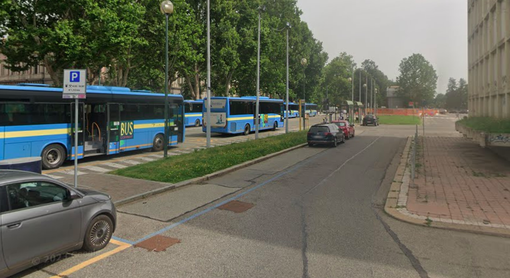 Davanti a Torino Esposizioni, un progetto per sostituire parcheggi bus e auto con un'area verde e pedonale