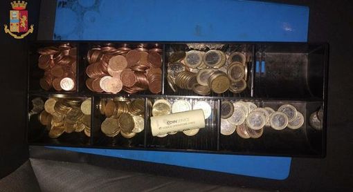 soldi e refurtiva recuperati dalla Polizia soldi e refurtiva recuperati dalla Polizia