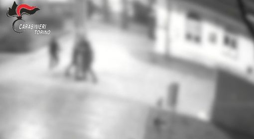 Aggressioni e minacce sull'autobus per Pont Canavese: denunciate dieci persone