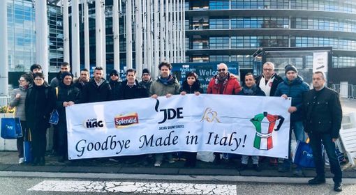 Hag-Splendid come Embraco, il caso arriva al Parlamento Europeo. Tajani: "Decisione di JDE non può seguire solo il profitto" Hag-Splendid come Embraco, il caso arriva al Parlamento Europeo. Tajani: "Decisione di JDE non può seguire solo il profitto"