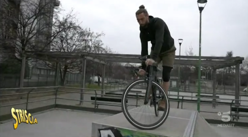 Brumotti, blitz a Torino per accendere i riflettori sullo spaccio di droga in città