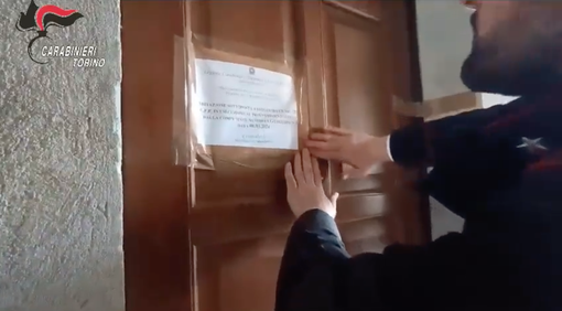 Ritenuto posseduto dal demonio, soffocato durante un rito di esorcismo a Salassa: fermati tre famigliari [VIDEO]